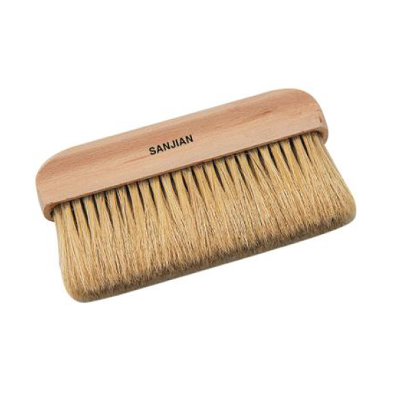 Cepillo de matorral de madera